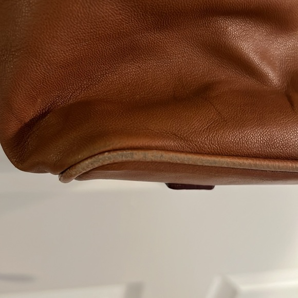 Dooney & Bourke soft leather tote with/Serial # - Picture 4 of 13